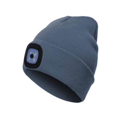 Шапка с фонарём КОСМОС, серый. Заряжается через USB. Фонарик можно вынимать и использовать самостоятельно, а можно перевернуть шапку фонариком назад. 3 режима свечения: 100 процентов, 75 и 50. Яркость свечения 120 Люменов, светит 3 часа без подзарядки. Вр